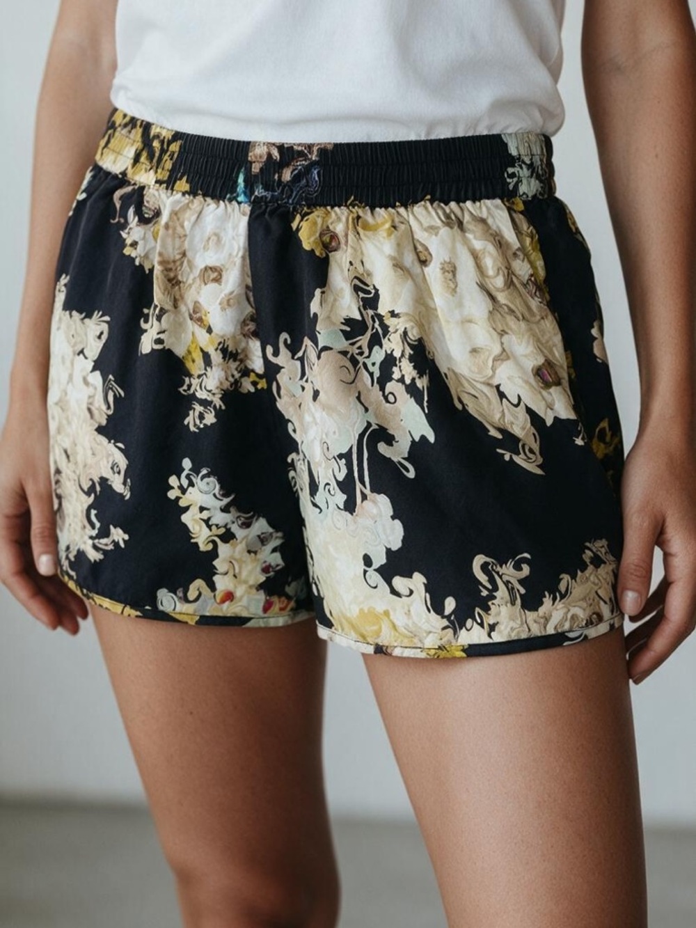 Cynthia Rowley Black Floral-Print Elastic Waist Athletic Shorts